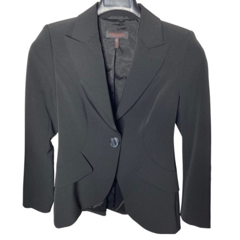 Escada black‎ one button blazer
sz 34=sz S